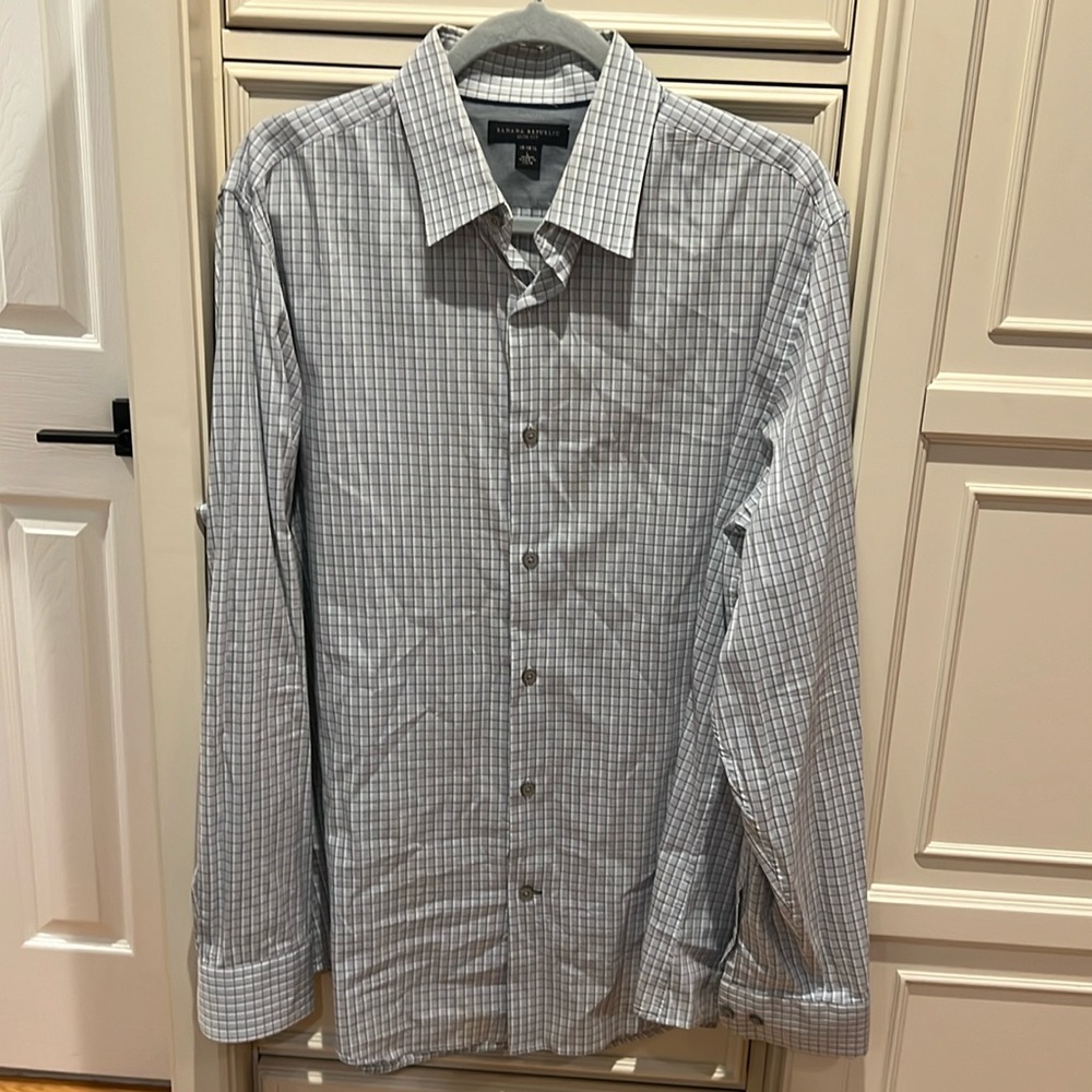 Mens size L 16-16 1/2 Banana Republic long sleeve button down shirt